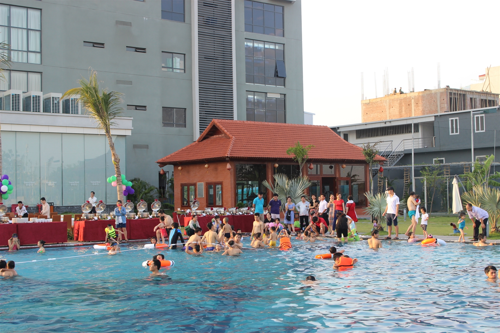 bể bơi khách sạn Central Thanh hóa
